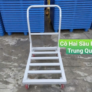 xe-day-hang-gia-tot-chinh-hang-ben-bi-tai-kho-hang-vat-tu-co-hai